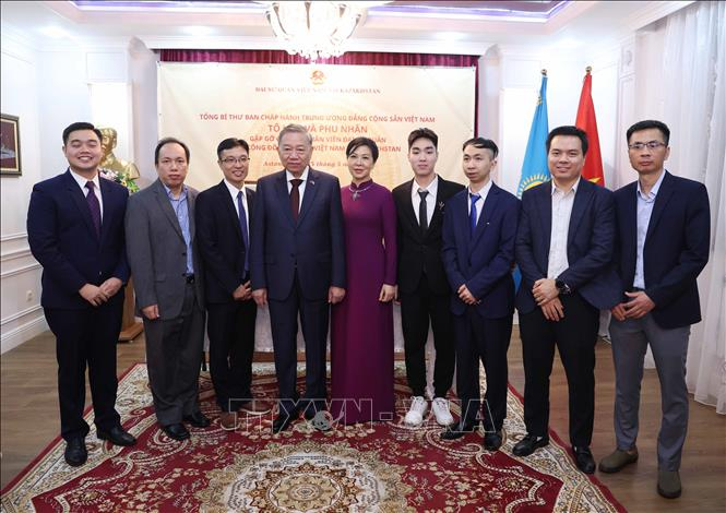 Tổng Bí thư Tô Lâm gặp gỡ cán bộ Đại sứ quán và cộng đồng người Việt Nam tại Kazakhstan -0