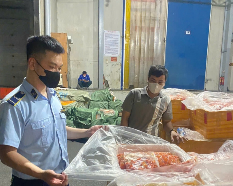 Phát hiện kho đông lạnh chứa hơn 7 tấn trứng non, tràng gà, nầm lợn không rõ nguồn gốc -0