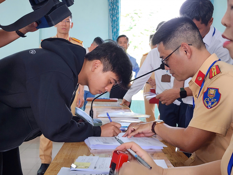 Công an TP Đà Nẵng tổ chức kỳ sát hạch lái xe đầu tiên: 