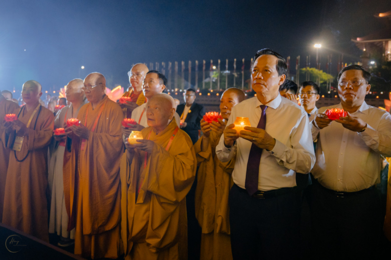 Đại lễ kỳ siêu tưởng niệm các anh hùng liệt sỹ và đêm hoa đăng tại Vesak 2025 -0