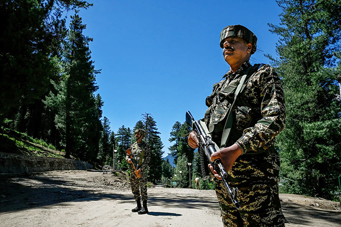 Căng thẳng Ấn Độ - Pakistan: Những bước chân nguy hiểm bên miệng vực -0