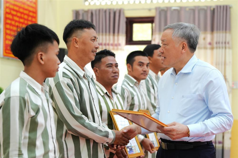 Permanent Deputy PM Nguyen Hoa Binh attends ceremony announcing president’s amnesty decision at A2 Prison -0