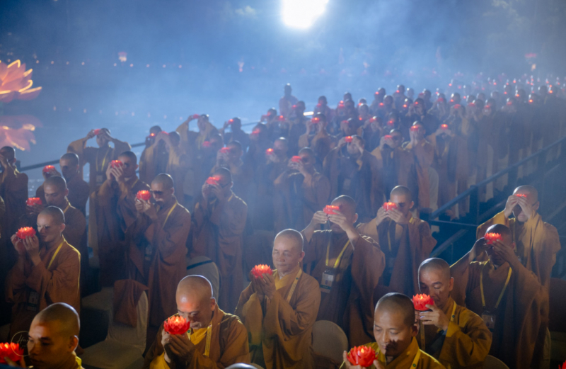 Đại lễ kỳ siêu tưởng niệm các anh hùng liệt sỹ và đêm hoa đăng tại Vesak 2025 -0