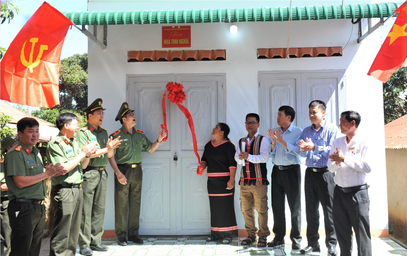 Sẽ xử lý cán bộ nếu để chậm tiến độ xoá nhà tạm, nhà dột nát -0