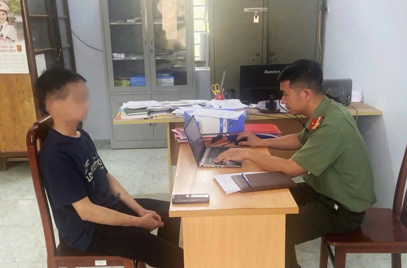 Công an Hoà Bình xử lý hai hội nhóm báo chốt CSGT -0 Công an Hoà Bình xử lý hai hội nhóm báo chốt CSGT -0