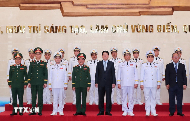 Chủ tịch nước: Hải quân cần phát huy truyền thống làm chủ vùng biển -0