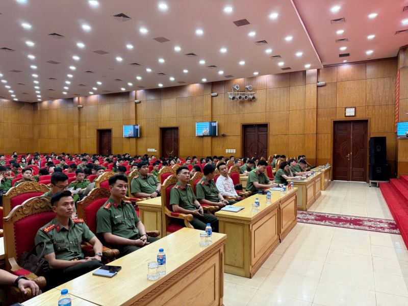 Học tập chuyên đề “CAND gương mẫu đi đầu, vững tin bước vào kỷ nguyên mới” -0