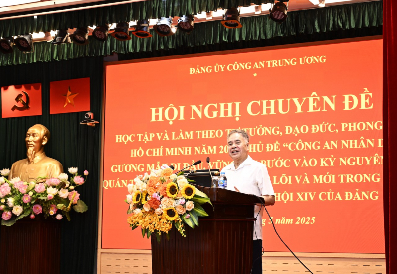 Học tập chuyên đề “CAND gương mẫu đi đầu, vững tin bước vào kỷ nguyên mới” -0