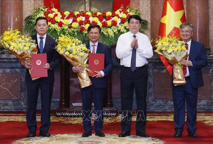 Chủ tịch nước Lương Cường trao quyết định bổ nhiệm 3 Phó Chủ nhiệm Văn phòng Chủ tịch nước -0