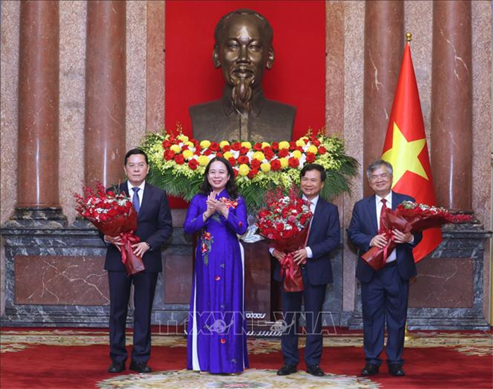 Chủ tịch nước Lương Cường trao quyết định bổ nhiệm 3 Phó Chủ nhiệm Văn phòng Chủ tịch nước -0