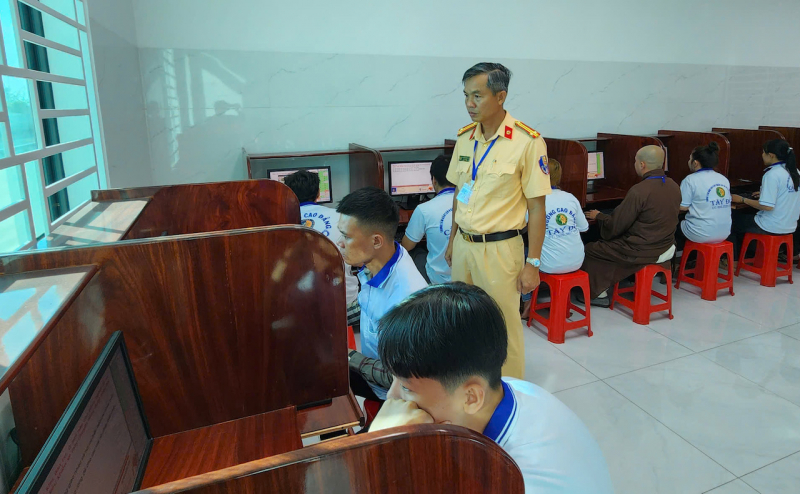 Công an TP Cần Thơ lần đầu tiên tổ chức kỳ sát hạch lái xe ô tô -0