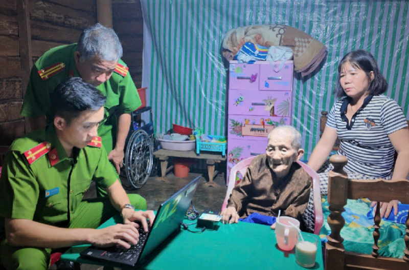 Thu nhận mẫu ADN thân nhân liệt sĩ chưa xác định được danh tính -0