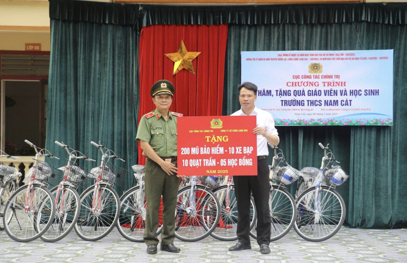 Cục Công tác Chính trị: Tổ chức nhiều hoạt động ý nghĩa tại Khu di tích lịch sử Quốc gia đặc biệt Kim Liên -0
