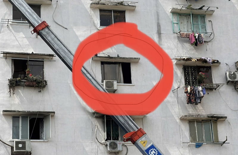 5 người bị ngạt khói trong vụ cháy chung cư cũ lúc rạng sáng -0