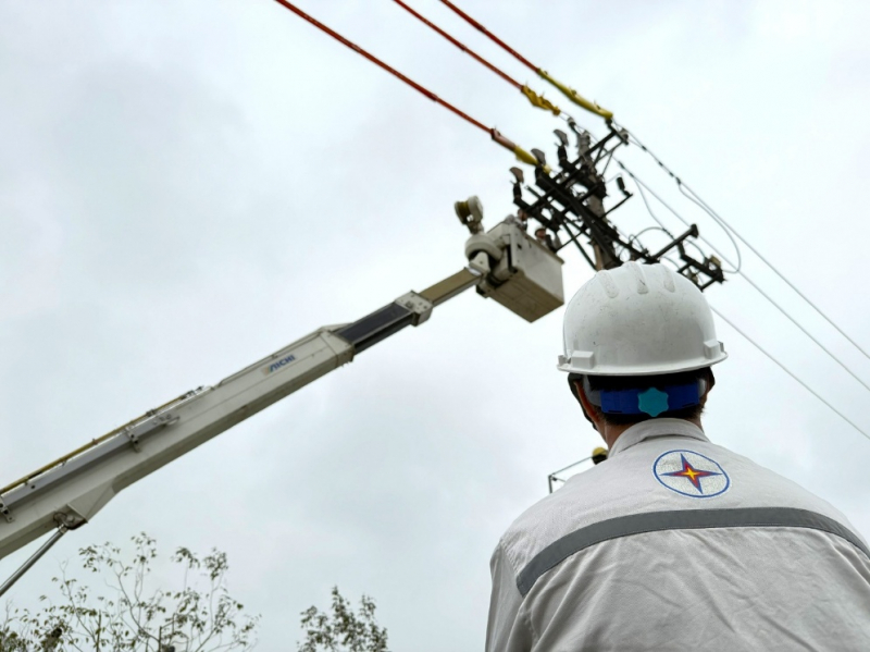 Đội sửa chữa điện nóng – Hotline của EVNHANOI -0