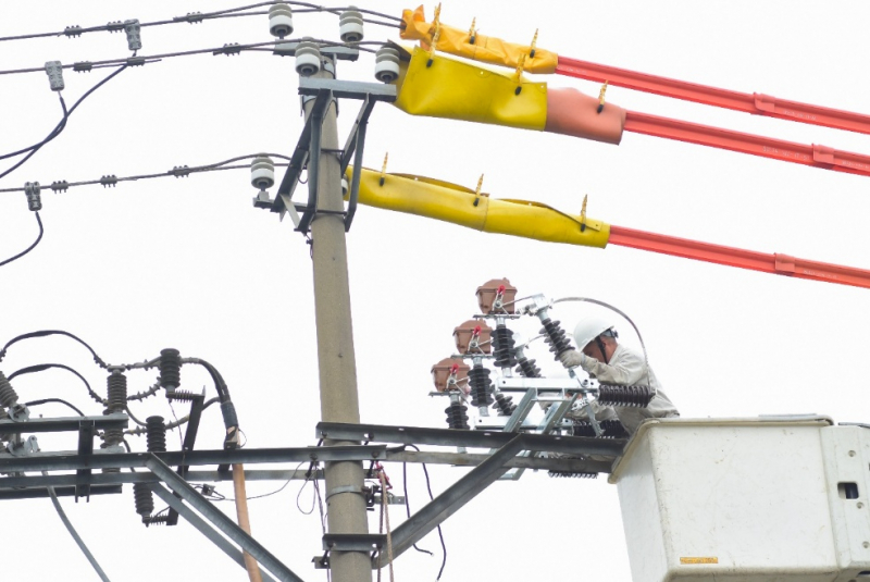 Đội sửa chữa điện nóng – Hotline của EVNHANOI -0