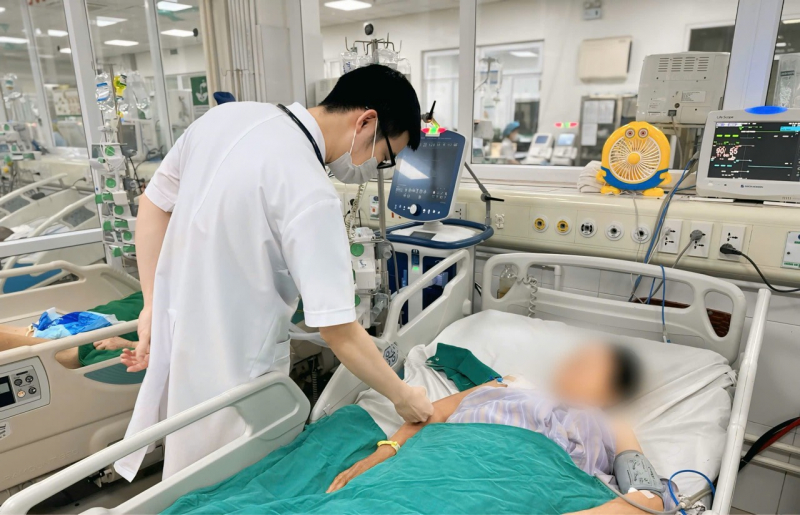 Suýt chết sau khi tiêm khớp vai ở phòng khám tư -0