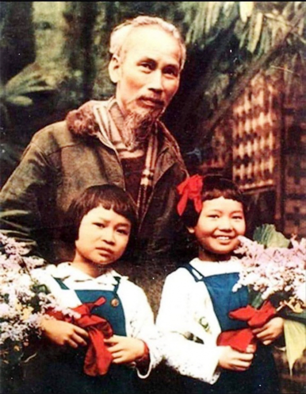 “Đi tìm” hai em bé tặng hoa Bác Hồ ở Việt Bắc -0