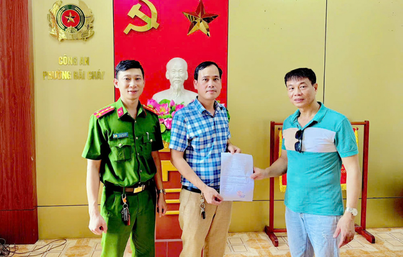 Công an giúp người dân nhận lại gần 500 triệu chuyển khoản nhầm -0