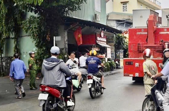 Tìm người thợ hàn trong vụ nổ gây cháy khiến 3 người thương vong -0