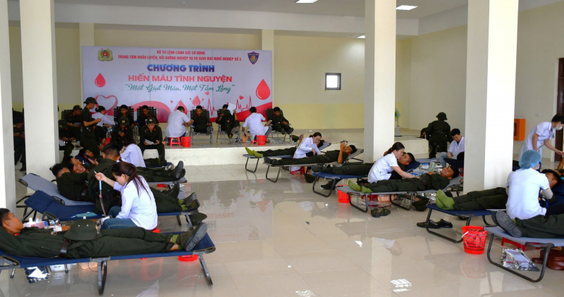 Cán bộ, chiến sĩ Trung tâm Huấn luyện số 3 hiến hơn 550 đơn vị máu -0