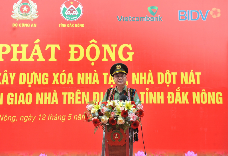 Bộ Công an trao kinh phí hỗ trợ tỉnh Đắk Nông xoá nhà tạm, nhà dột nát -0