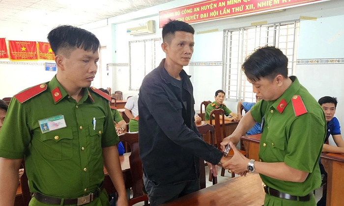 Những người giữ cho ngư trường lặng sóng... -0