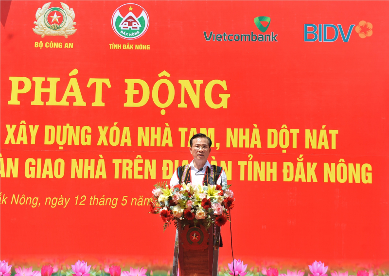 Bộ Công an trao kinh phí hỗ trợ tỉnh Đắk Nông xoá nhà tạm, nhà dột nát -0