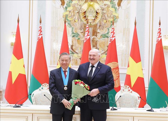 Tổng Bí thư Tô Lâm và Tổng thống Aleksandr chứng kiến lễ ký các văn kiện hợp tác giữa Việt Nam - Belarus -0