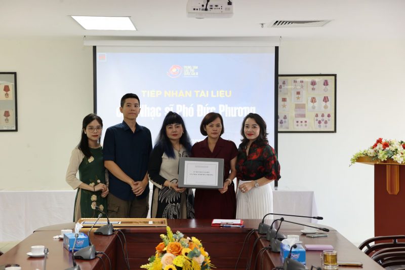 Tiếp nhận nhiều tư liệu sáng tác nổi tiếng của nhạc sĩ Phó Đức Phương -0