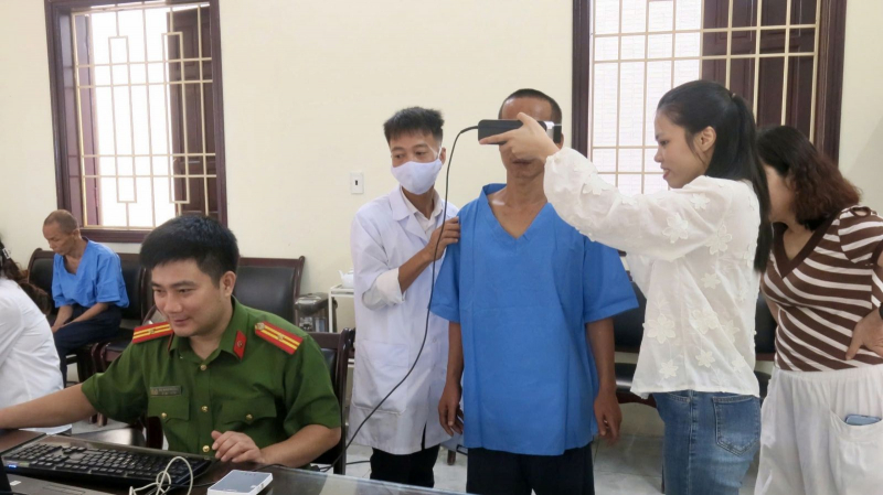 Đến tận nơi cấp Căn cước cho đối tượng bảo trợ xã hội -0