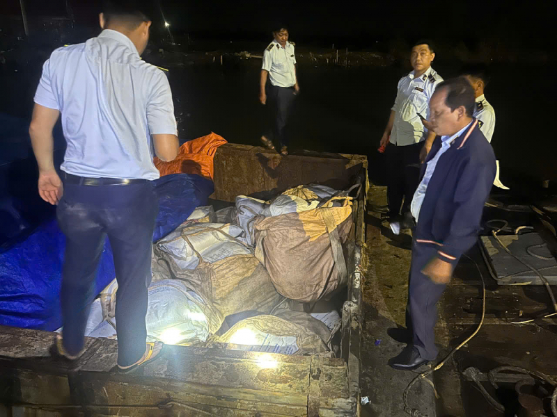 Tạm giữ 60 tấn đường nghi vi phạm nguồn gốc và nhãn mác -1