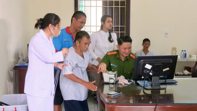 Đến tận nơi cấp Căn cước cho đối tượng bảo trợ xã hội -0