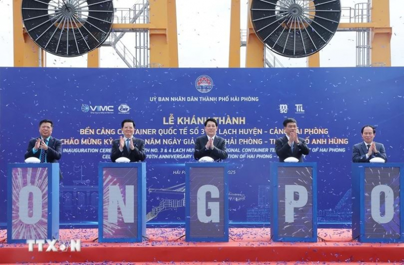 Chủ tịch nước bấm nút khánh thành Bến cảng container quốc tế số 3 và 4 tại Hải Phòng -0