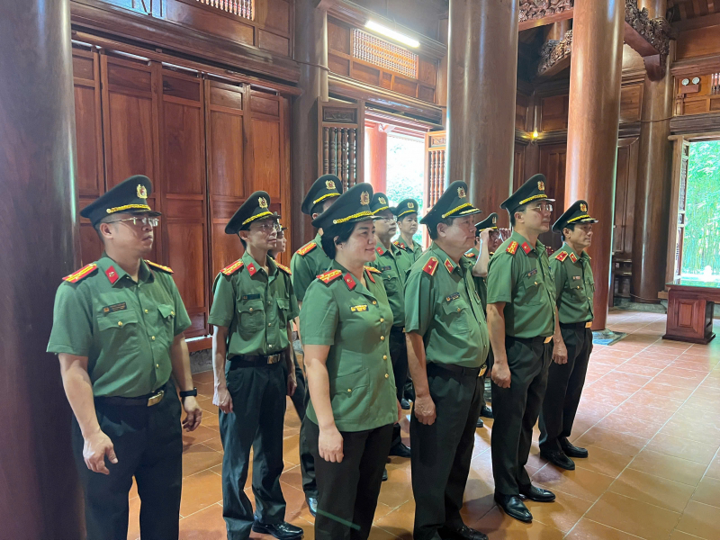Cục An ninh nội địa tổ chức về nguồn tại Khu Di tích lịch sử Kim Liên -0