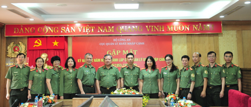 tập thể .jpg -0