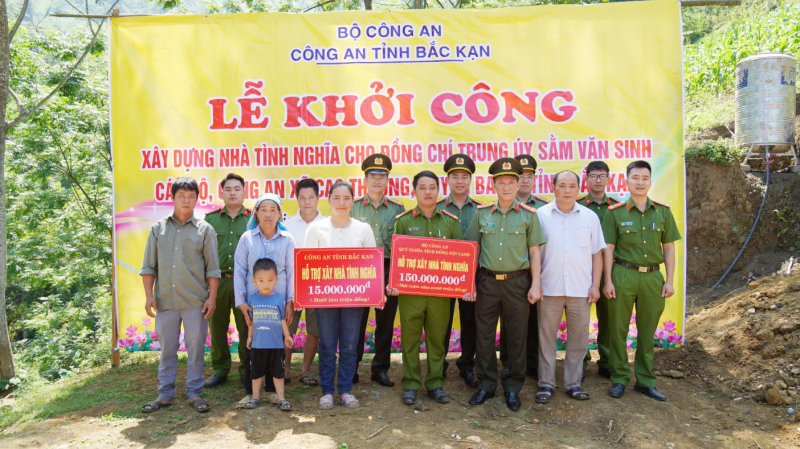 Hỗ trợ xây dựng nhà tặng cán bộ có hoàn cảnh khó khăn -0