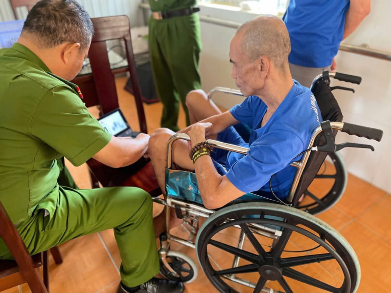 “Đi từng ngõ, gõ từng nhà” hướng dẫn người dân góp ý Dự thảo sửa đổi Hiến pháp trên VneID -0