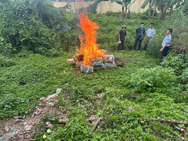 Quảng Ninh xử lý 56 vụ vi phạm an toàn thực phẩm, tiêu hủy hàng gần 1,7 tỷ đồng -1