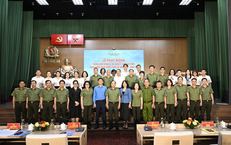 Bộ Công an phát động Tháng hàng động về an toàn vệ sinh lao động và Tháng Công nhân trong CAND năm 2025 -0