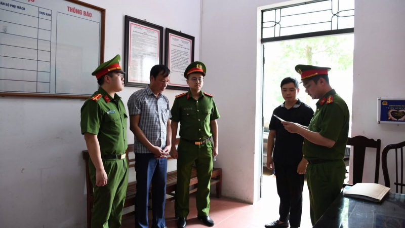 Bắt khẩn cấp Chủ tịch UBND xã Thạch Khoán về hành vi “Thiếu trách nhiệm gây hậu quả nghiêm trọng