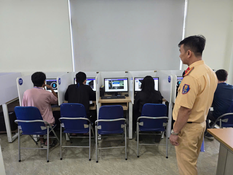 CSGT tổ chức thi sát hạch, cấp GPLX sau 2 tháng nhận nhiệm vụ -0