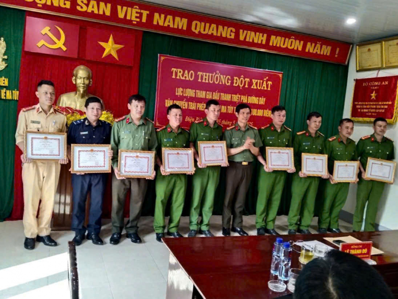 Bắt giữ 3 đối tượng vận chuyển 9 kg ma tuý -0