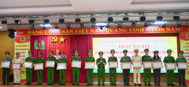 Sơ kết chuyên án triệt phá đường dây mua bán, vận chuyển trái phép chất ma tuý có sử dụng vũ khí quân dụng -0