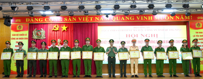 Sơ kết chuyên án triệt phá đường dây mua bán, vận chuyển trái phép chất ma tuý có sử dụng vũ khí quân dụng -0
