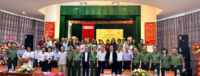 Khai mạc trại sáng tác văn học về đề tài “Vì an ninh Tổ quốc và bình yên cuộc sống” tại Ninh Bình -0