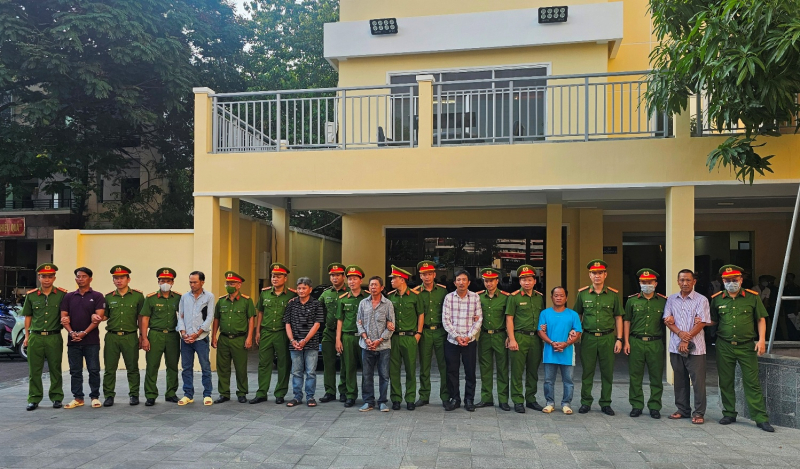 Bắt tạm giam thêm 34 bị can trong đường dây buôn lậu xăng dầu “khủng” -1