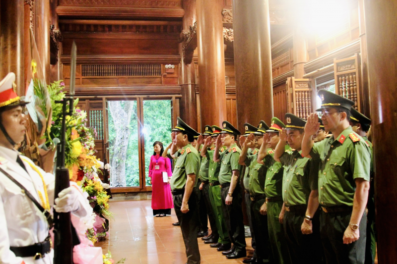 Đảng uỷ Công an Trung ương, Lãnh đạo Bộ Công an dâng hương tại Khu di tích Quốc gia đặc biệt Kim Liên -0