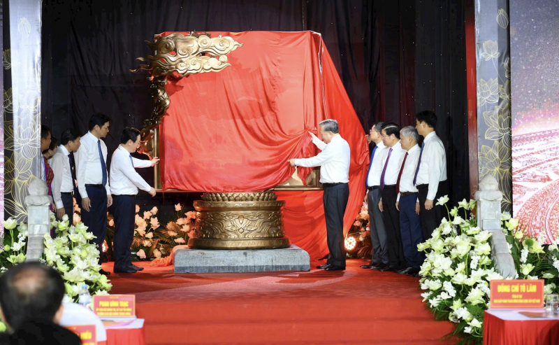 Tổng Bí thư Tô Lâm dâng hương tưởng niệm Chủ tịch Hồ Chí Minh tại Khu Di tích Kim Liên -0