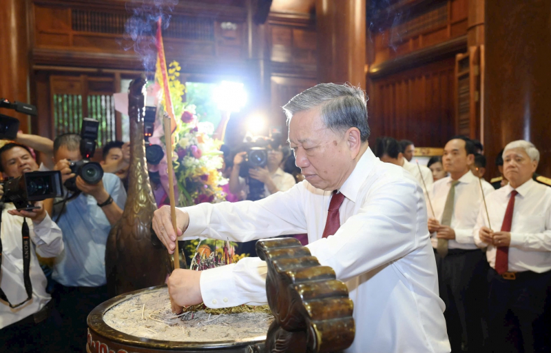 Tổng Bí thư Tô Lâm dâng hương tưởng niệm Chủ tịch Hồ Chí Minh tại Khu Di tích Kim Liên -0